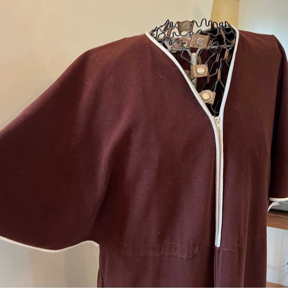 Vintage Women's Brown Zip-Front Coat Nightgown with Contrast Trim
